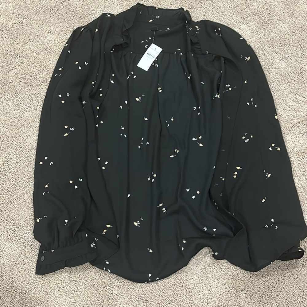 Ann Taylor Floral Blouse 🌸/Size: Large!